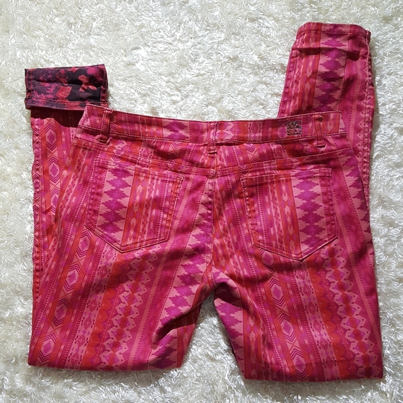 Flip Side Reversible Jeans Fuscia Floral/Aztec Skinny Jeans Size 13 (33x30) - Picture 15 of 15